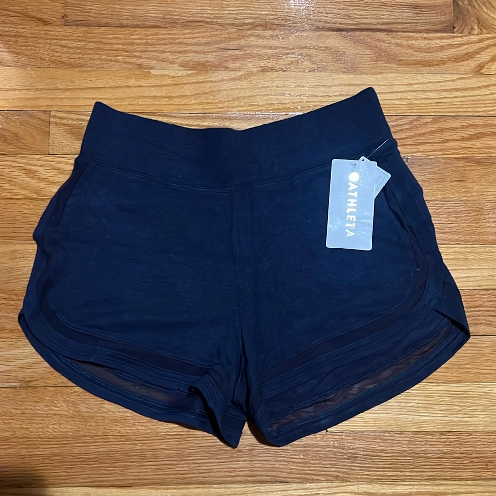 NWT Athleta Breathe Shortie. Heathered navy. Size Medium